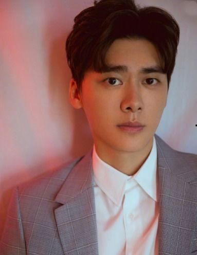 李易峰最新照片,魅力四溢演绎时尚态度